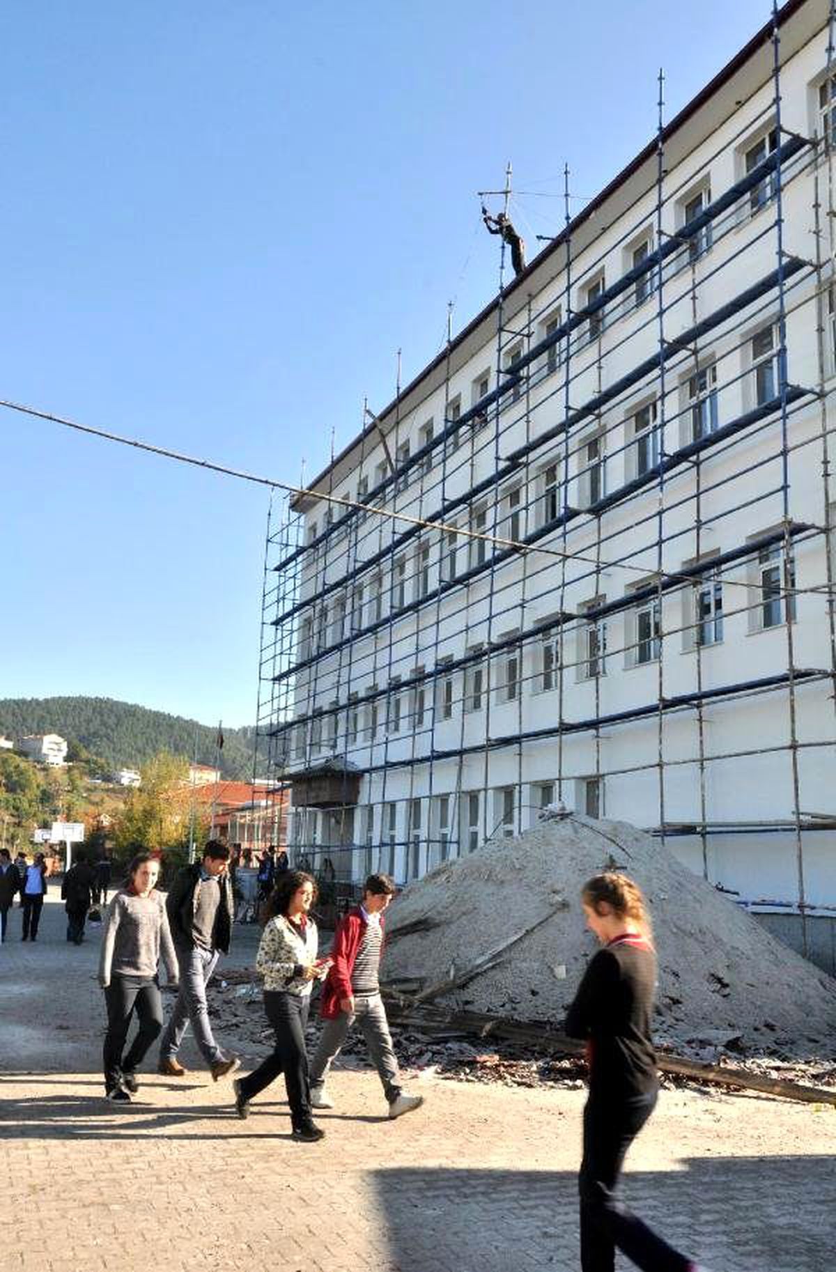 Tadilat Halindeki Okulda Eğitim