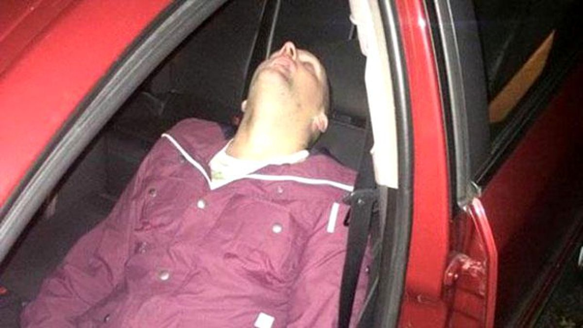 Takside Uyuyan Yolcu Bir Türlü Kalkmayınca Herkese Rezil Oldu