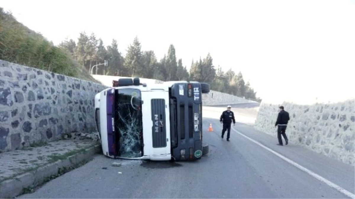 Tekirdağ\'da Tır Yola Devrildi: 1 Yaralı