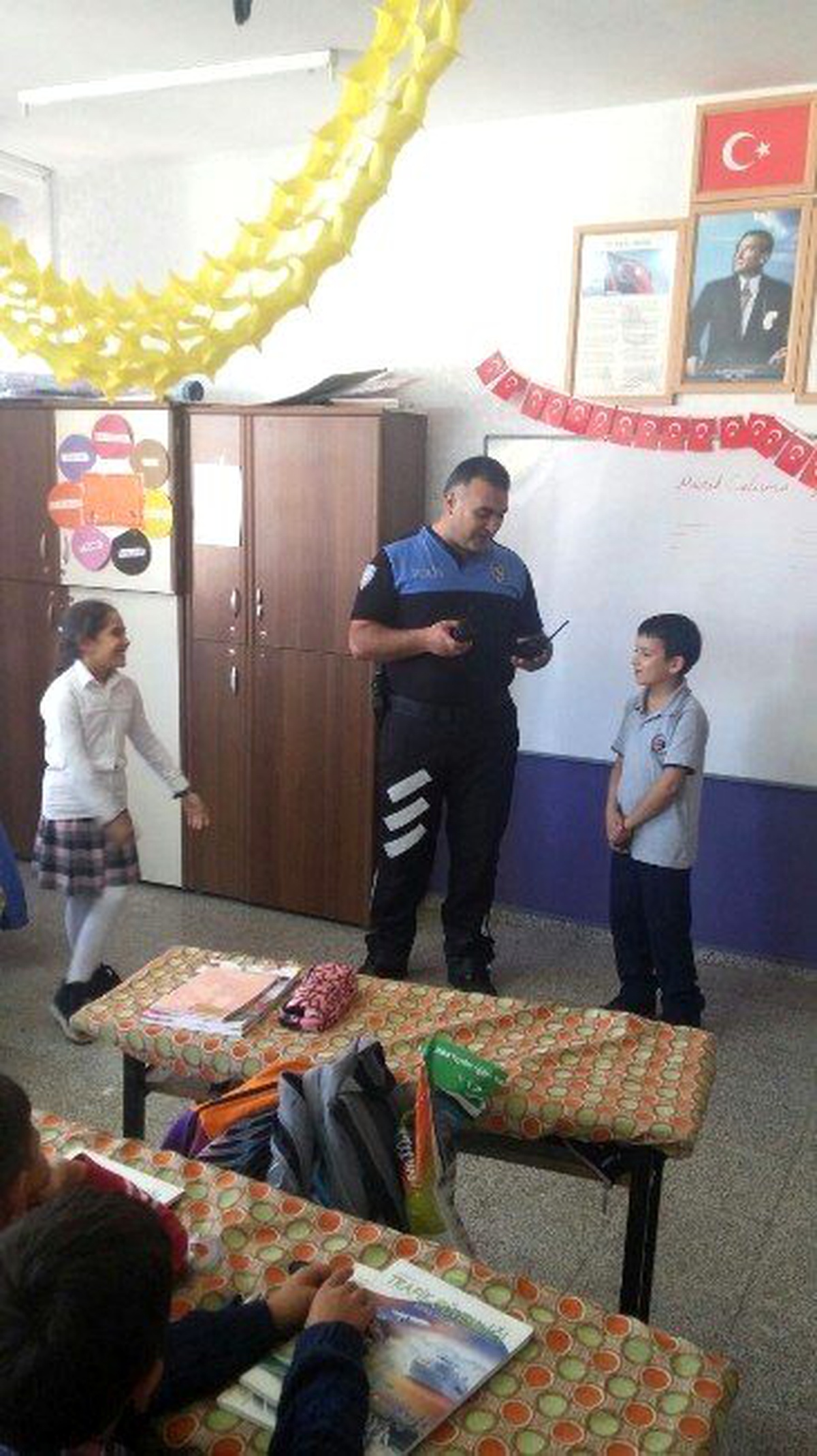 Toplum Destek Polis Amirliği İlkokul Öğrencilerine Polis Mesleğini Tanıtı