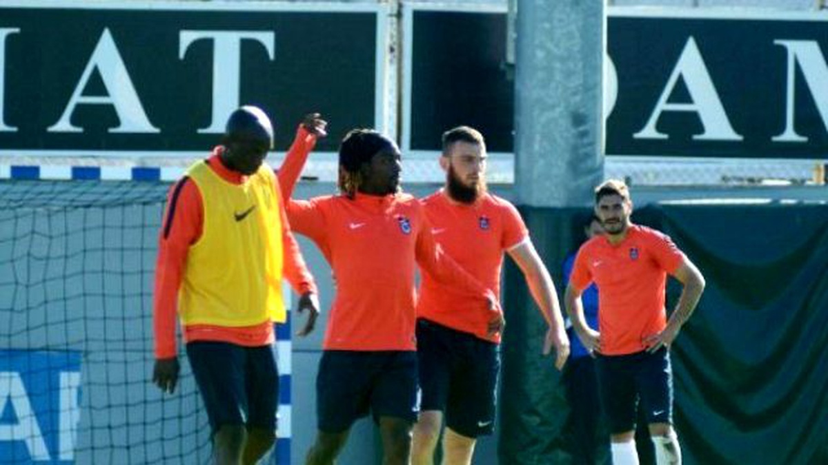 Trabzonspor Antrenmanında Olay: Şota Tartışan Cavanda\'yı Kovdu
