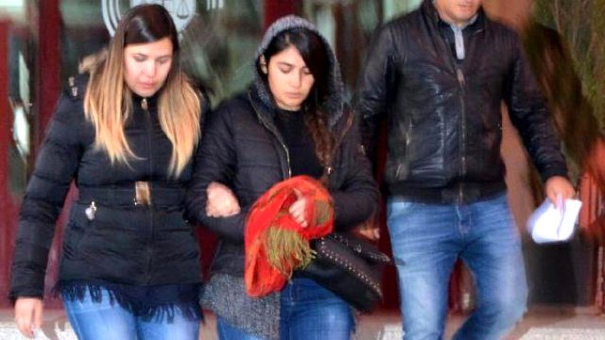 Üniversiteli Kız, Terör Örgütü Üyesi Olduğu İddiasıyla Tutuklandı