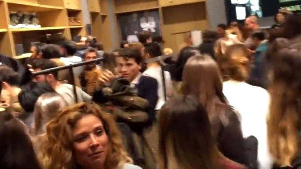 Yağma Değil Mağaza Açılışı! Ünlü Koleksiyonu 'Özel Davetliler' Sildi Süpürdü