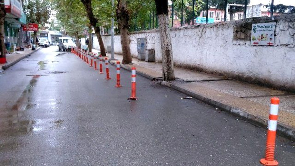 Zarar Gören Plastik Dubaların Yerine Yenileri Takıldı