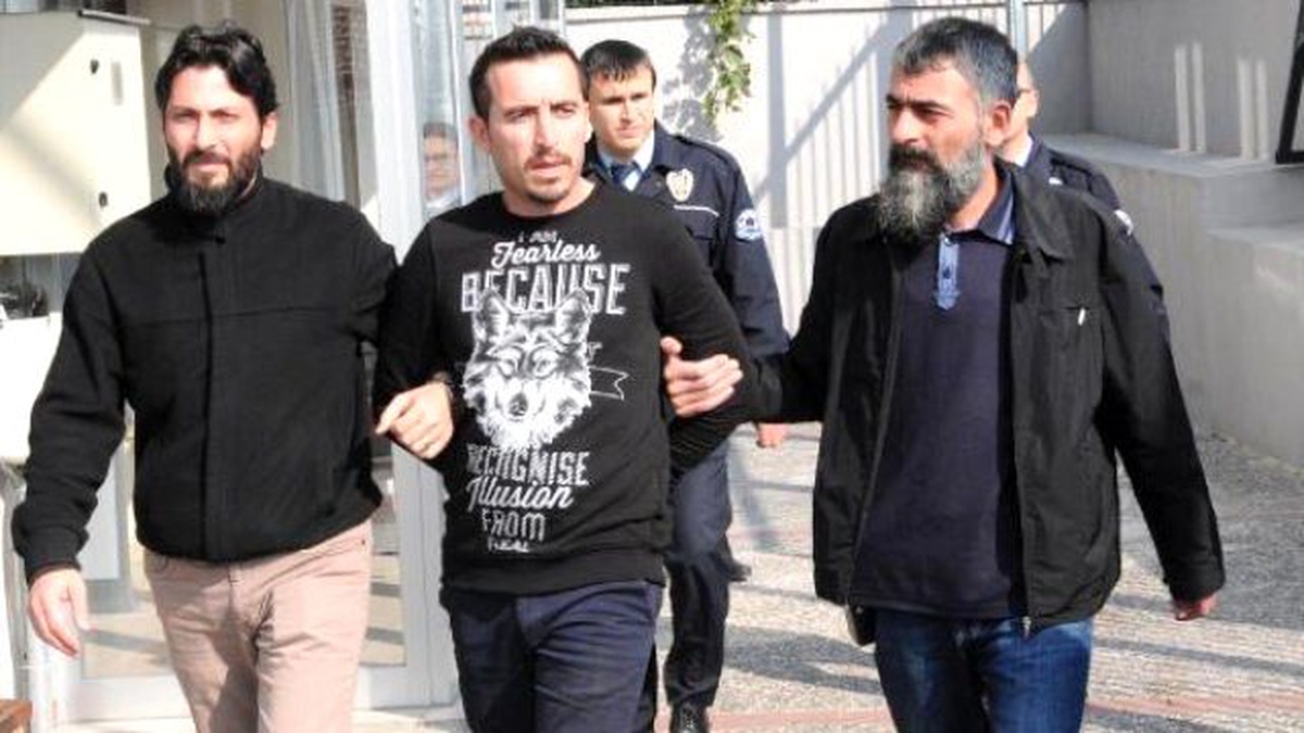 4 Çocuk Babası Bıyık Burma Tartışmasında Komşusu Tarafından Öldürüldü
