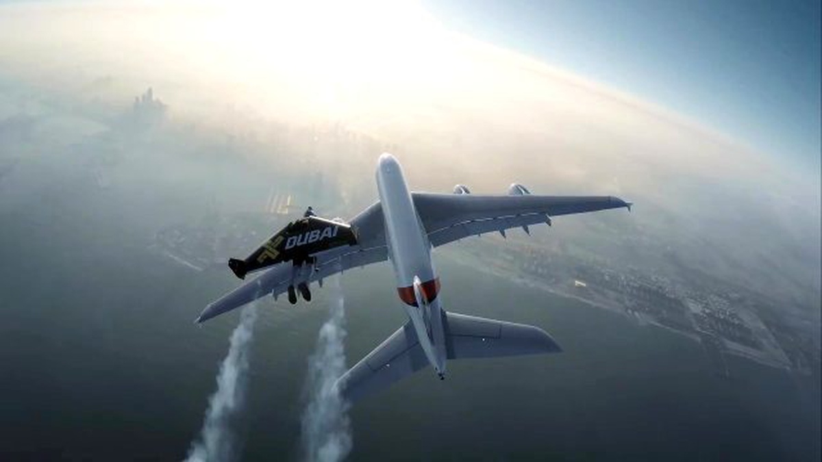 A380 Superjumbo Yanında 2 Jetmen Sinek