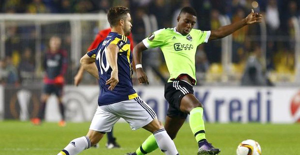 Ajax Taraftarından Fenerbahçe'ye Çirkin Saldırı