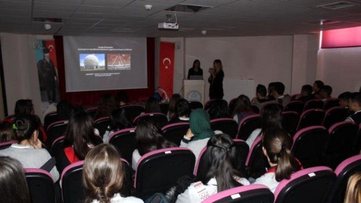 Aydınlıkevler Lisesi'nde Astronomi ve Uzay Bilimleri Konferansı Verildi