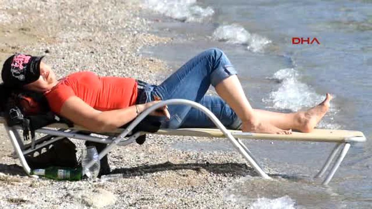 Bodrum\'da Yazdan Kalma Günler Plajları Renklendirdi