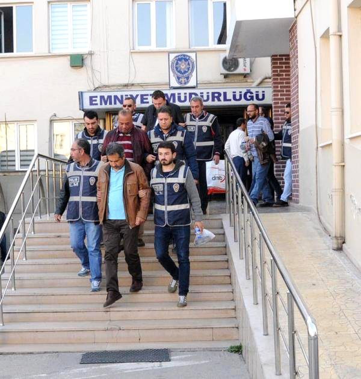 Bursa\'da Sahte Reçeteyle 7 Milyon Liralık Vurgun Şüphelileri Serbest