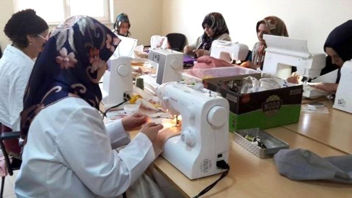 Esmek, Sektörlere Ara Eleman Yetiştiriyor
