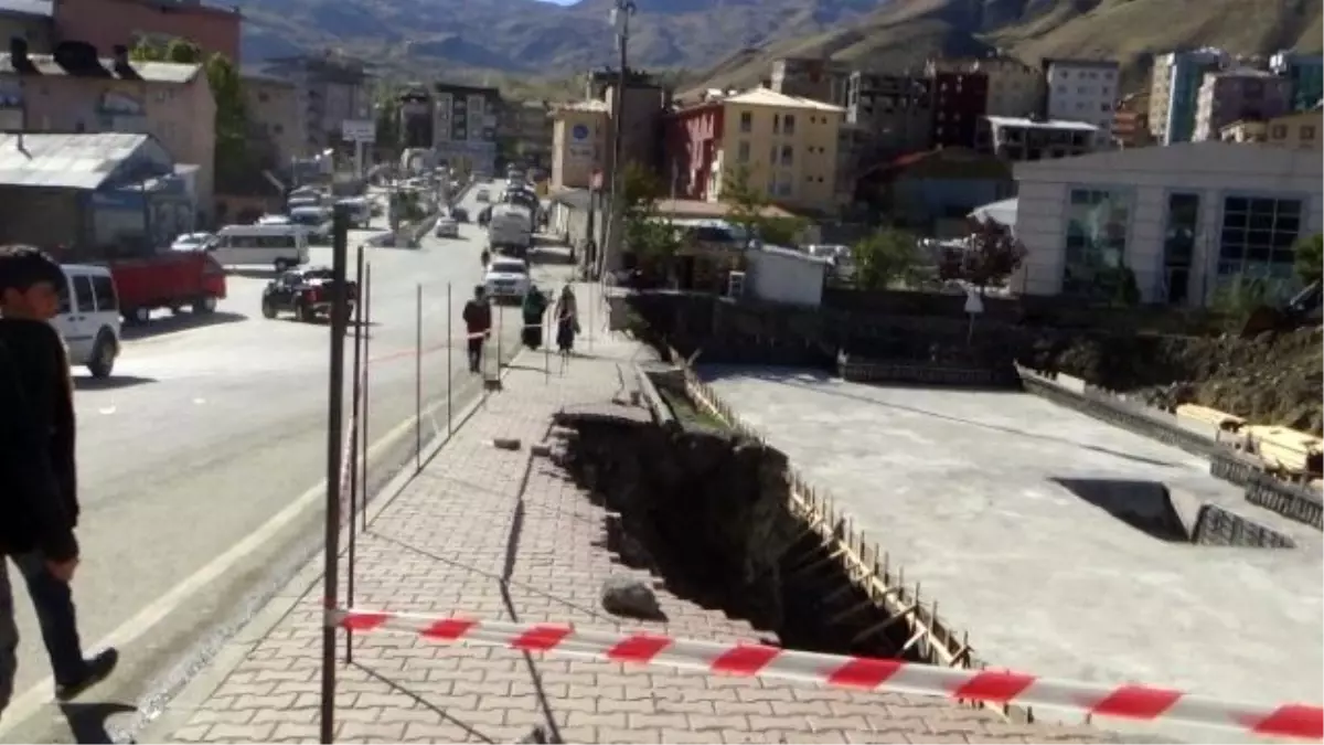 Hakkari\'de Öğretmen Lojmanları Temeli Atıldı