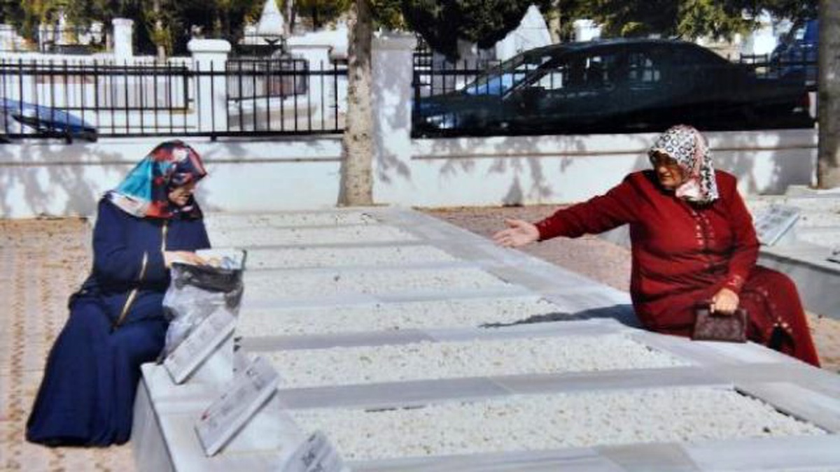 Kıbrıs Şehidi Ağabeylerinin Mezarını 41 Yıl Sonra Ziyaret Edebildiler