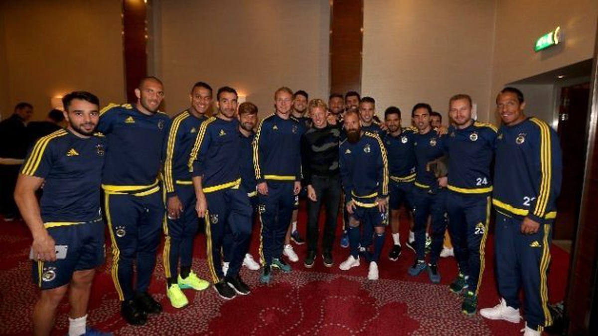 Kuyt Fenerbahçe\'yi Ziyaret Etti