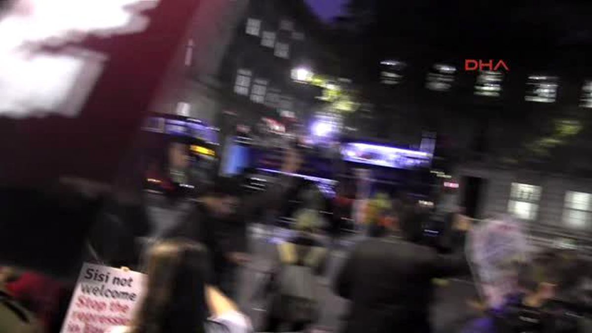 Londra\'da Sisi Karşıtı Gösteri