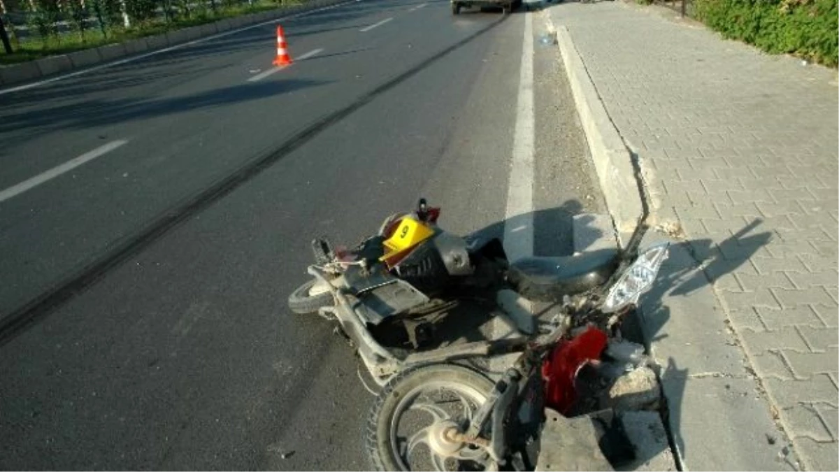 Muğla\'da Otomobil ile Elektrikli Bisiklet Çarpıştı; 1 Ölü