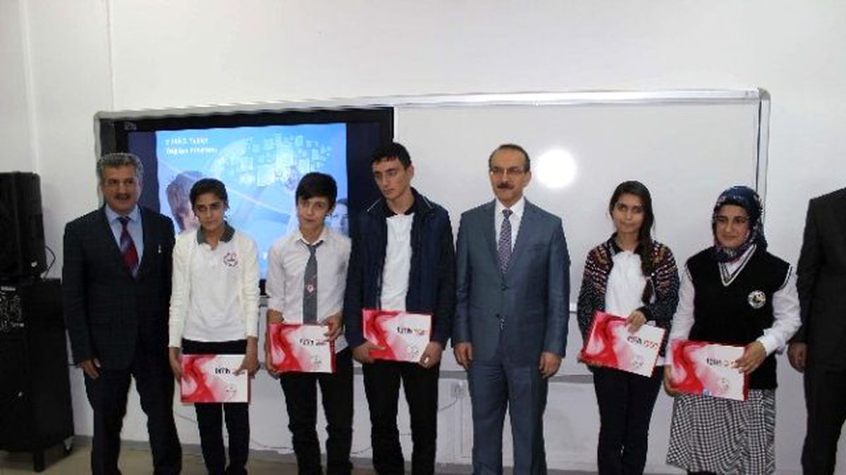Muş\'ta Tablet Dağıtım Töreni