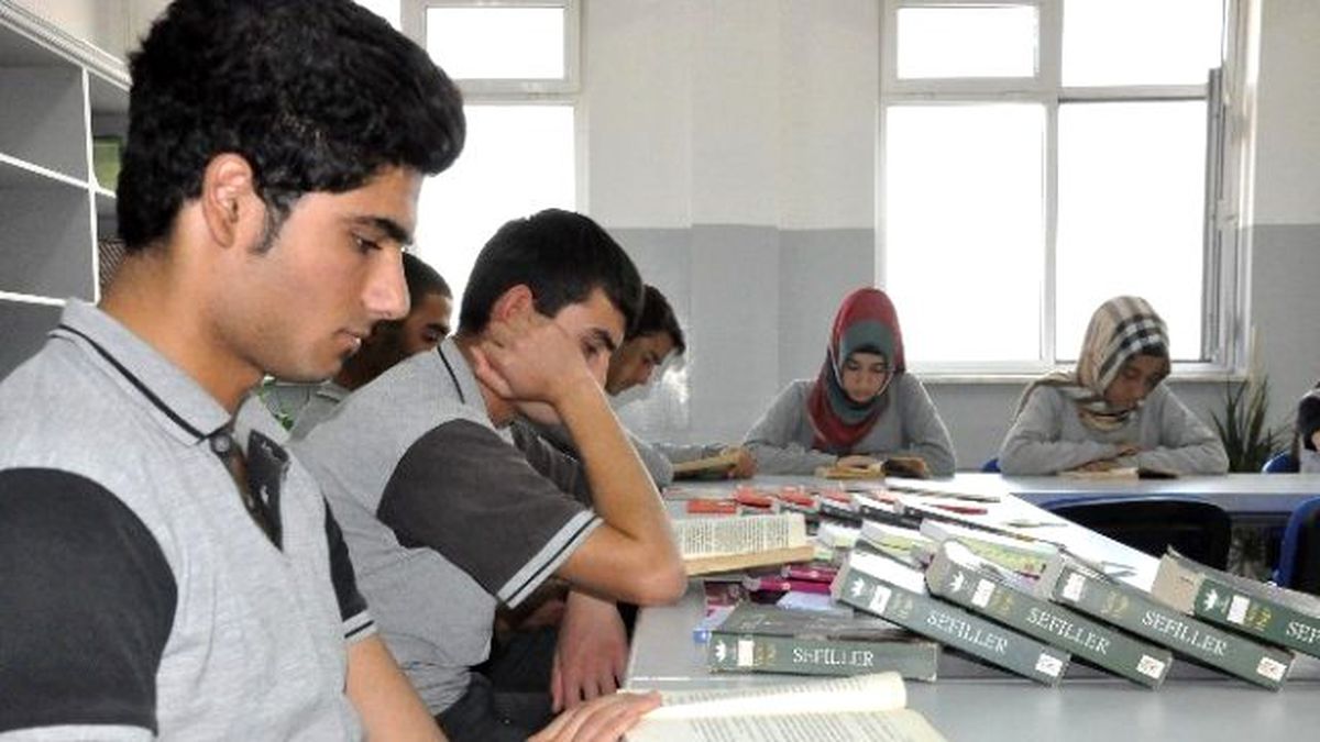 Tek Amaçları \'Okuyan Bir Manisa\'