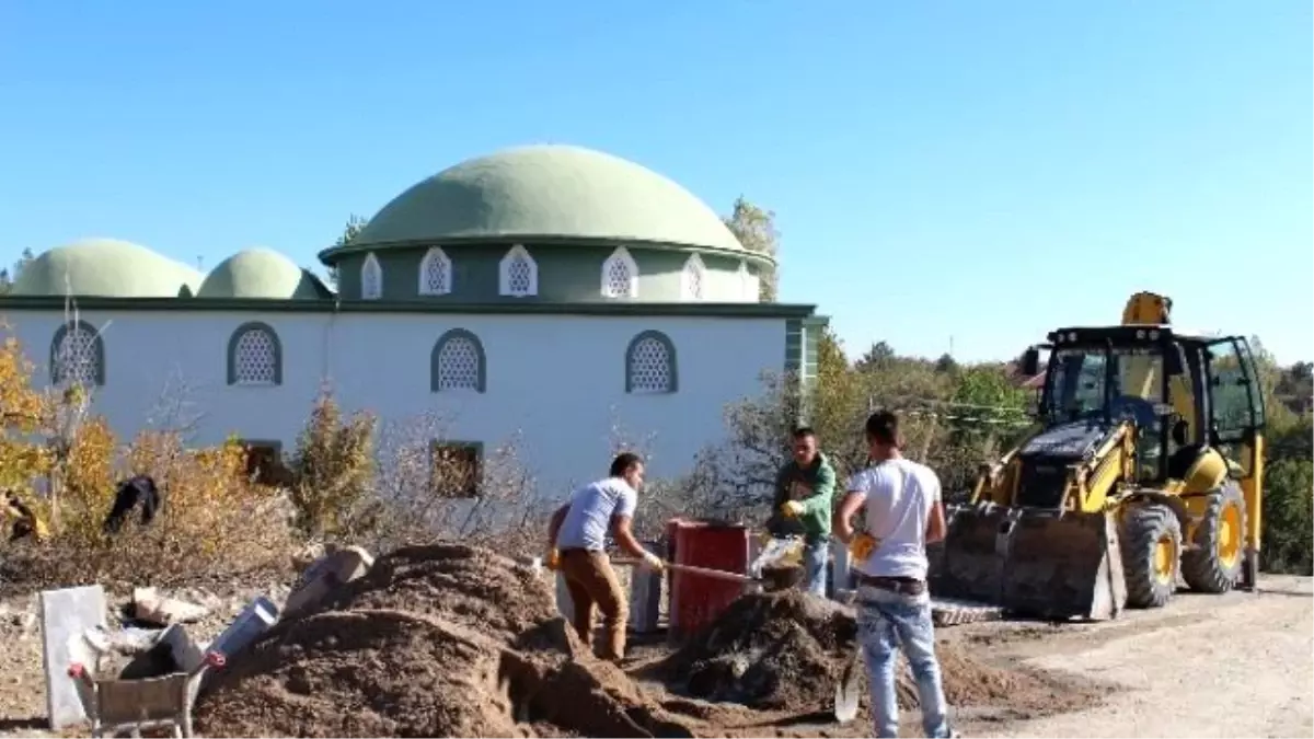 Yenihayat Mahallesi\'nde Parke ve Bordür Çalışması