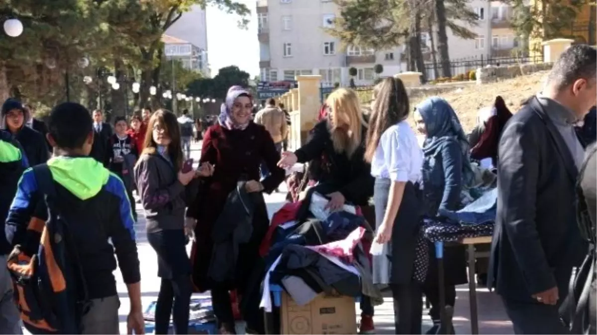 Yozgat Zübeyde Hanım Kız Meslek Lisesi Kütüphane Kurmak İçin Kermes Düzenledi