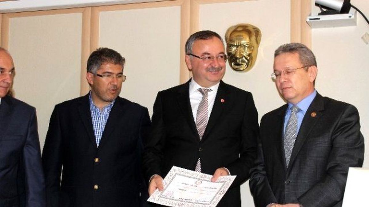 AK Parti ve MHP\'li Vekiller Mazbatalarını Aldı