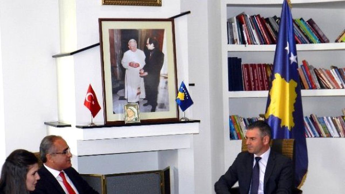 Bakan Topçu, Kosova Başbakanı Mustafa ile Görüştü
