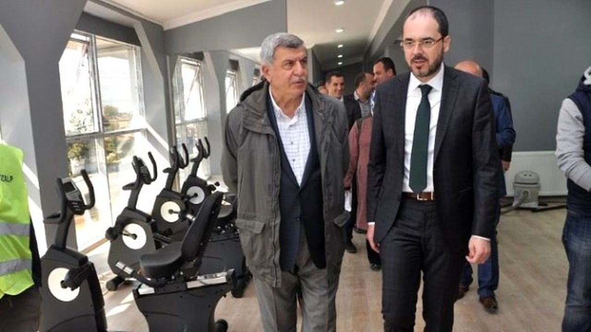 Başkan Karaosmanoğlu Bayanlara Özel Kapalı Spor Kompleksini Gezdi