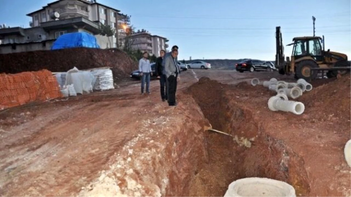Başkan Özdemir, Kanalizasyon Çalışmalarını Yerinde İnceledi
