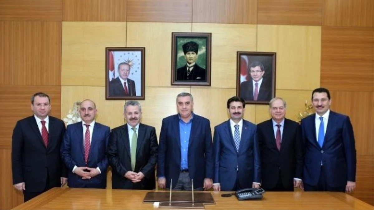 Sakarya Büyükşehir Belediye Başkanı Toçoğlu Milletvekilleriyle Buluştu