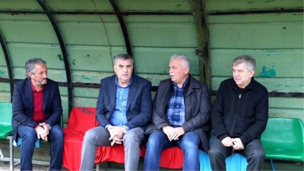 Başkan Zeki Toçoğlu Sakaryasporlu Futbolcularla Bir Araya Geldi