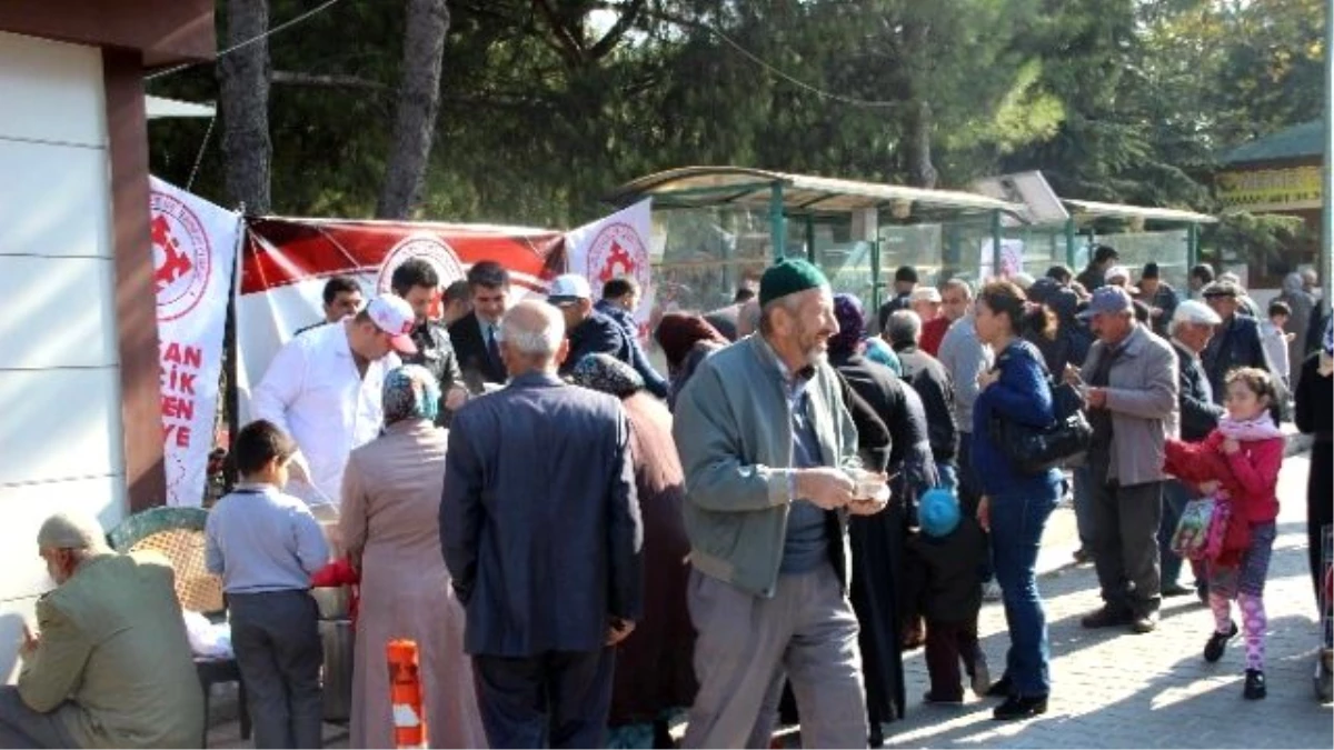 Bilecik Tso Osmaneli\'de Bin 500 Kişiye Aşure İkram Etti