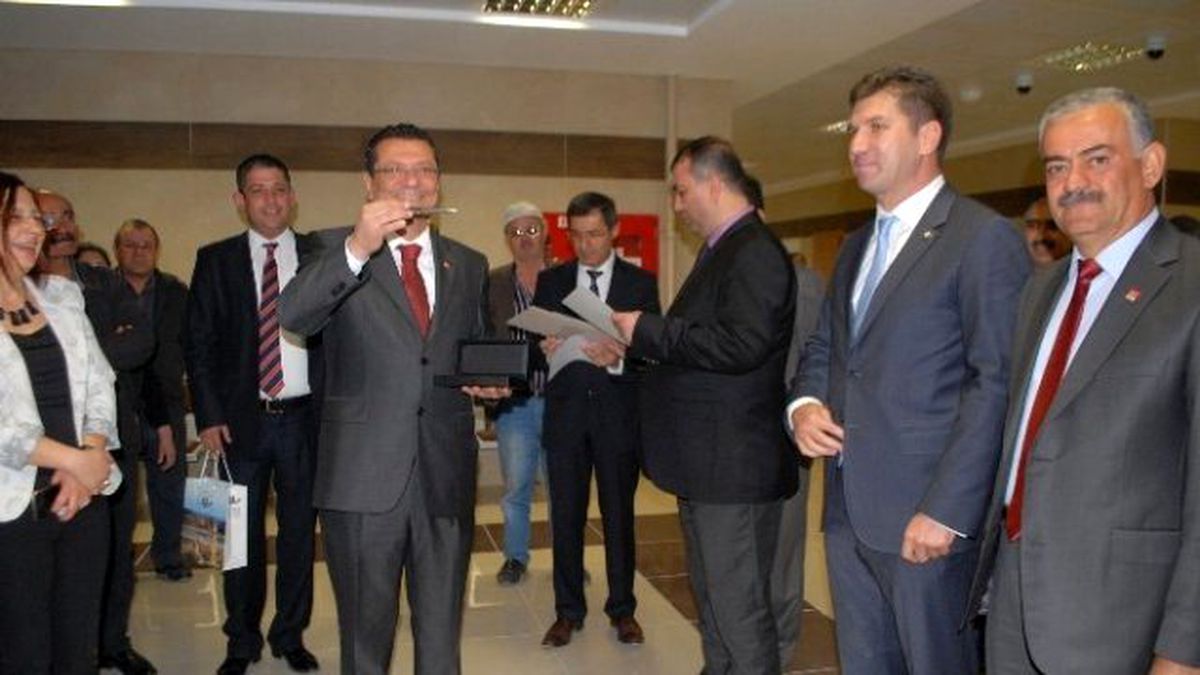 Burdur\'da İlk Mazbatayı CHP\'li Göker Aldı