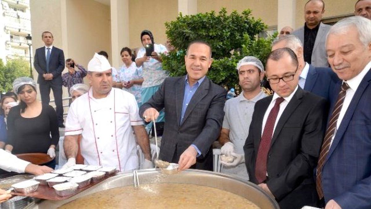 Büyükşehir Adanalılara Aşure Dağıttı