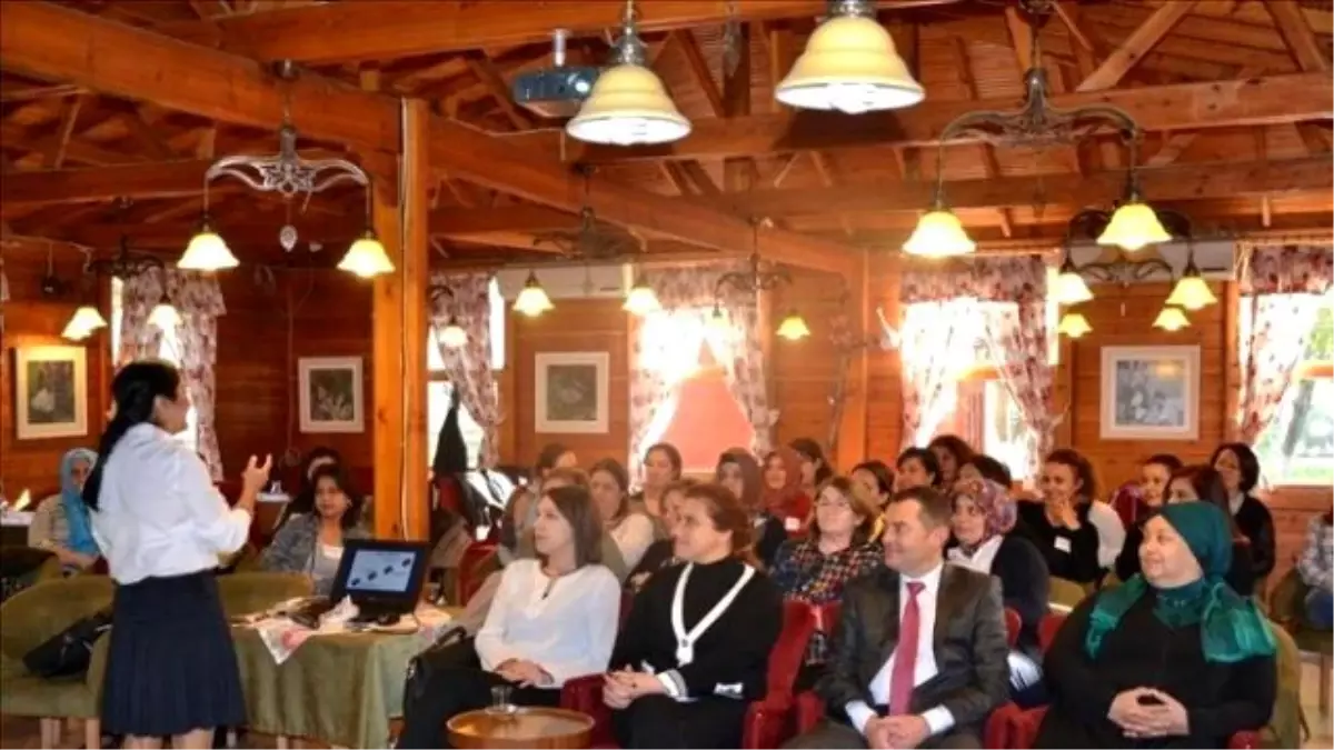 Çocuk Evlerindeki Bakım Personeline Eğitim Verildi