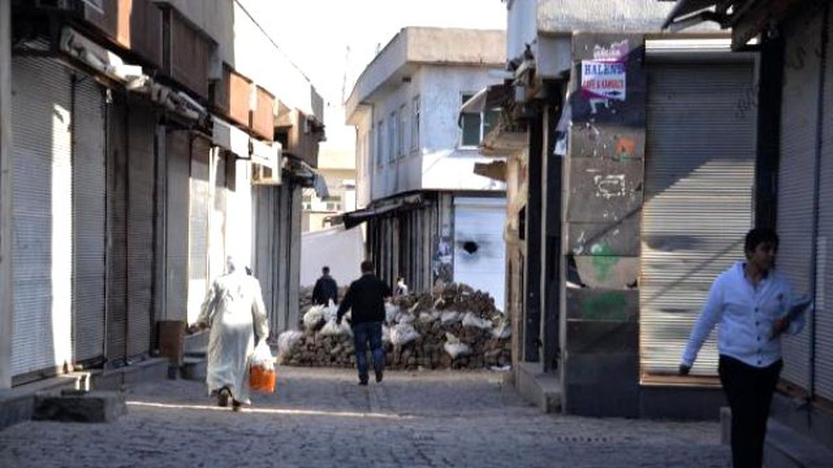 Diyarbakır'da Polisin Hendek Kapatma Operasyonunda Çatışma Çıktı