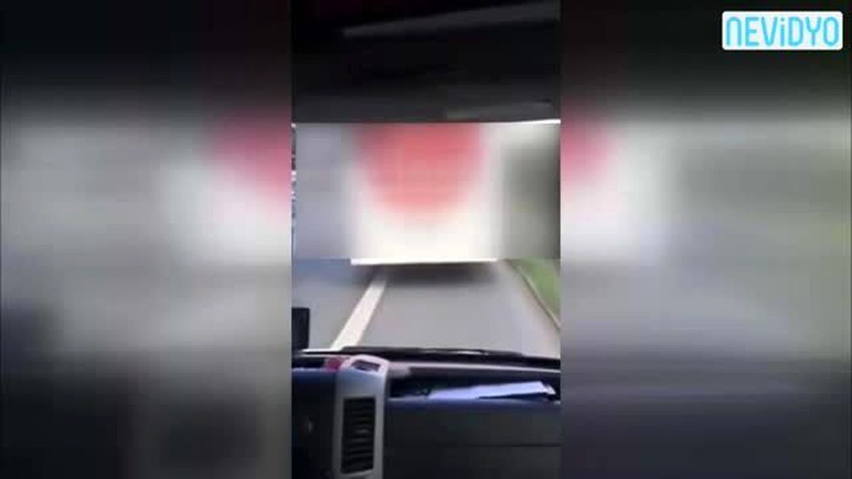Emniyet Şeridindeki 2 Otobüs Ambulansa Yol Vermedi
