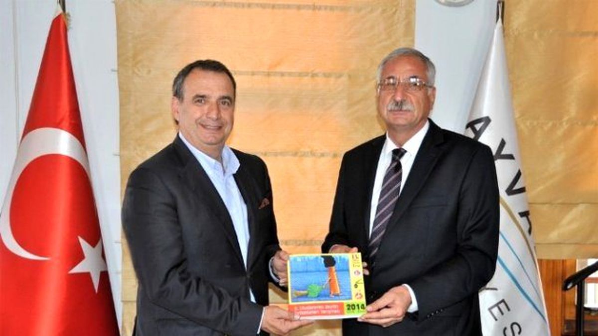 Girne Belediye Başkanı Nidai Güngördü Başkan Gençer\'i Ziyaret Etti