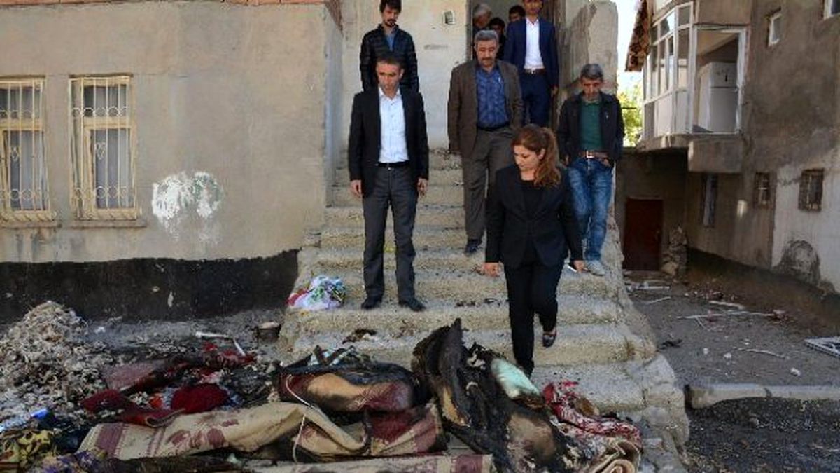 Hakkari Belediyesi Patlamada Mağdur Olan Vatandaşları Ziyaret Etti