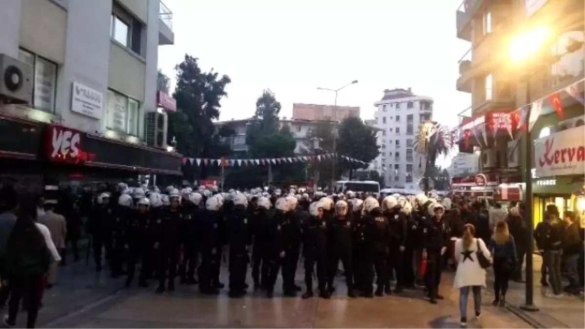 İzmir\'de YÖK Protestosuna Müdahale