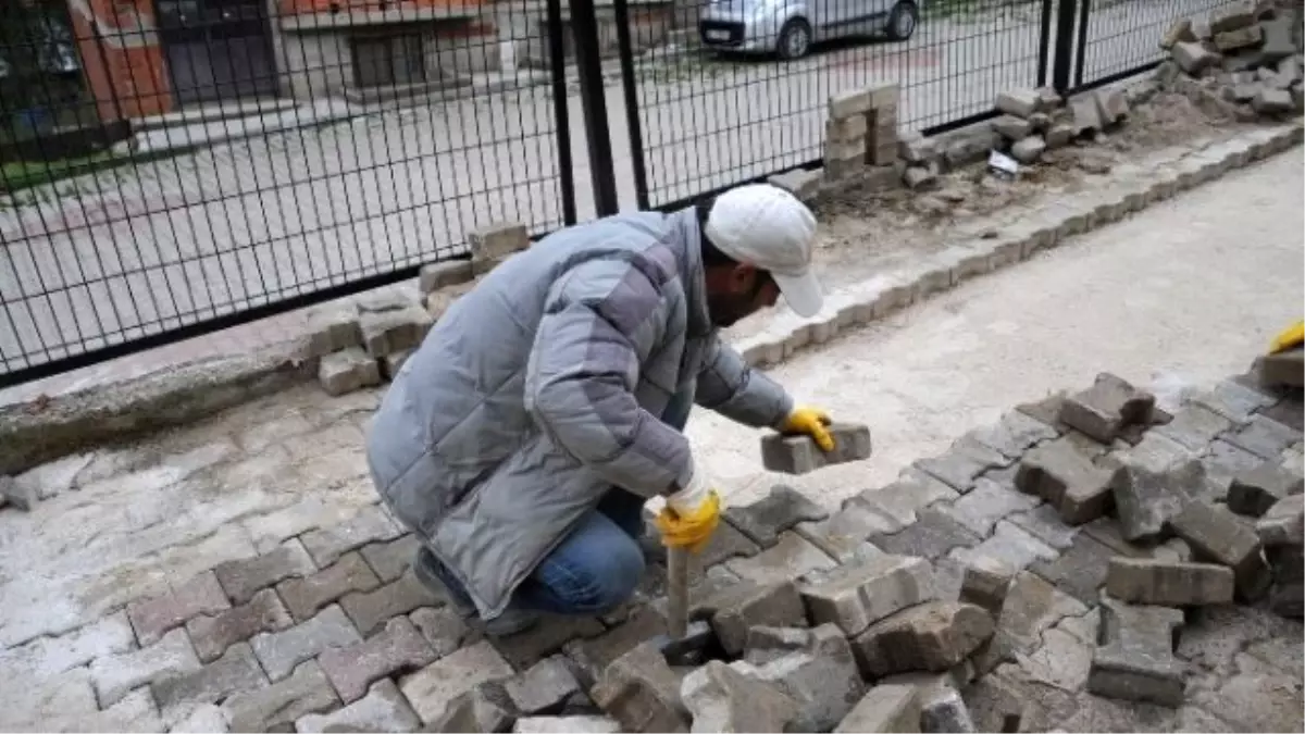 Kilit Parke Taşı Sokaklarda Bakım Çalışmaları Sürüyor