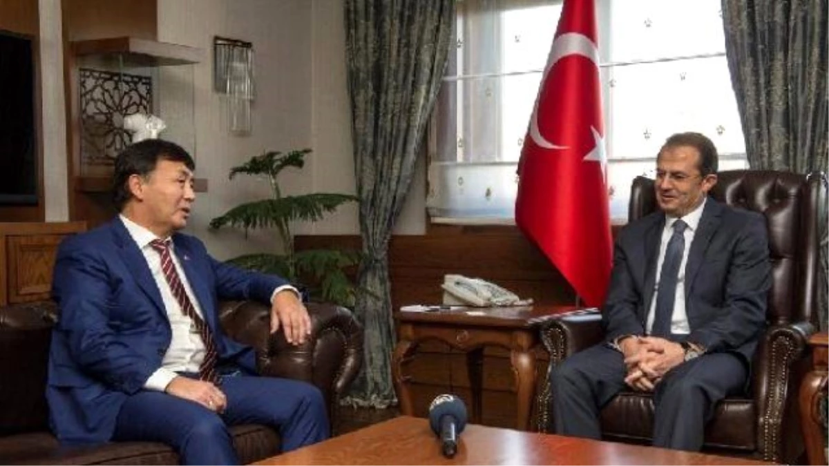 Kırgızistan Büyükelçisi Dzhunusov, Van Valiliği\'ni Ziyaret Etti