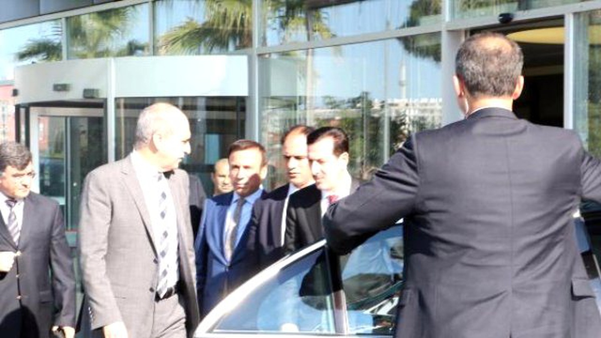 Kırmızı Işıkta Otomobile Kamyon Çarptı: 1 Ölü, 2 Yaralı (2)