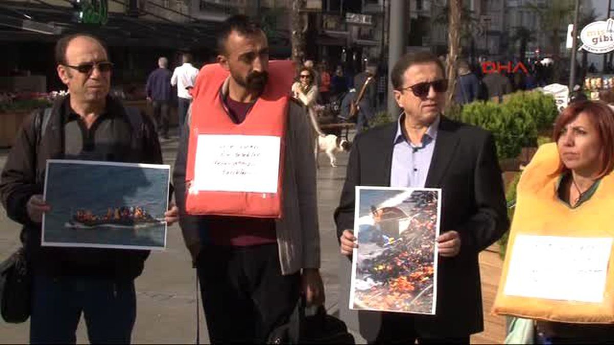 Mülteci Ölümlerine Can Yelekli Protesto