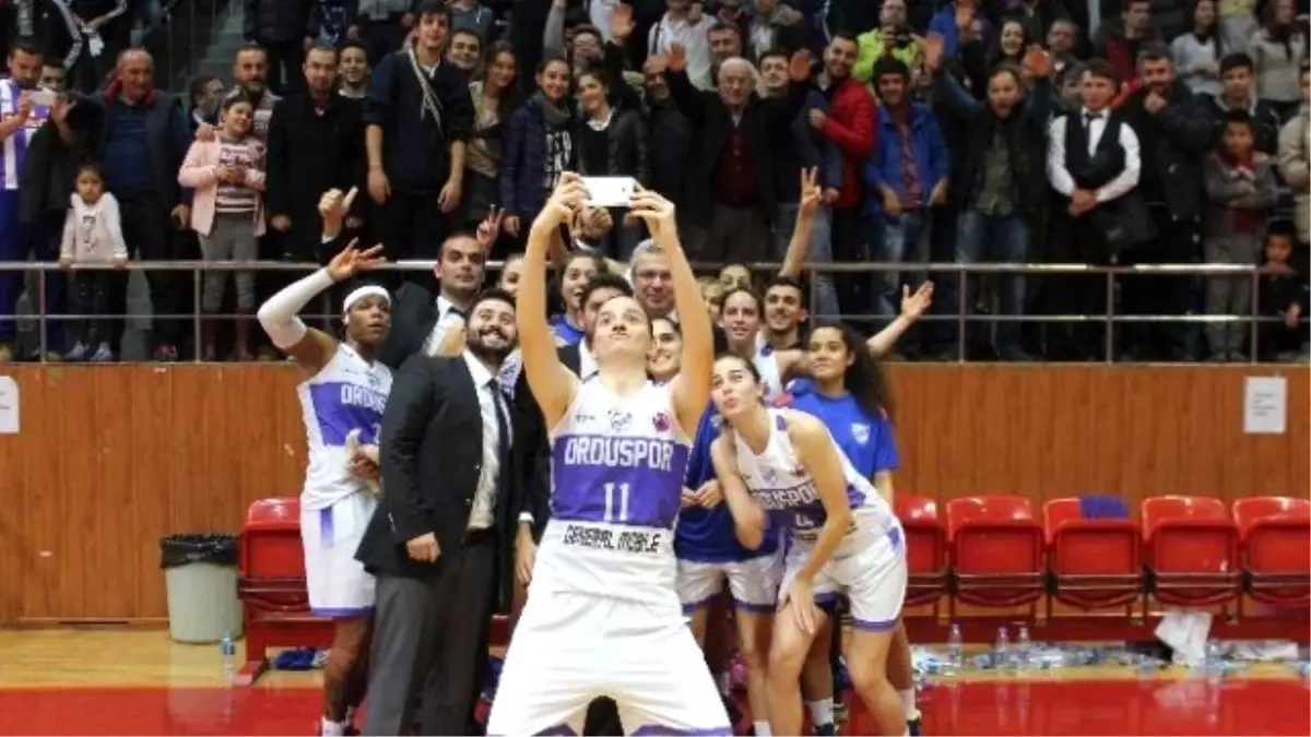 Orduspor Kadın Basketbol\'un Galibiyet Sevinci