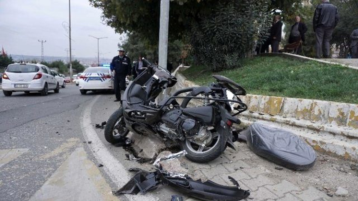 Otomobil ile Motosiklet Çarpıştı: 1 Yaralı