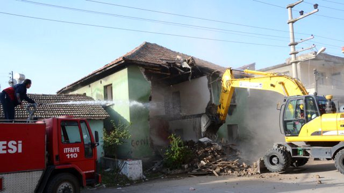 Raufbey Mahallesindeki Yol Açma Çalışması Yılların Özlemini Giderdi