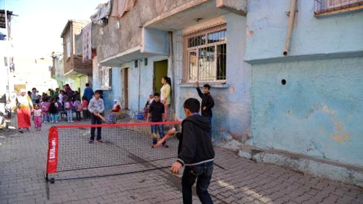 Sokağa Çıkma Yasağının Kaldırıldığı Sur'daki Çocuklar İçin Spor Şenliği