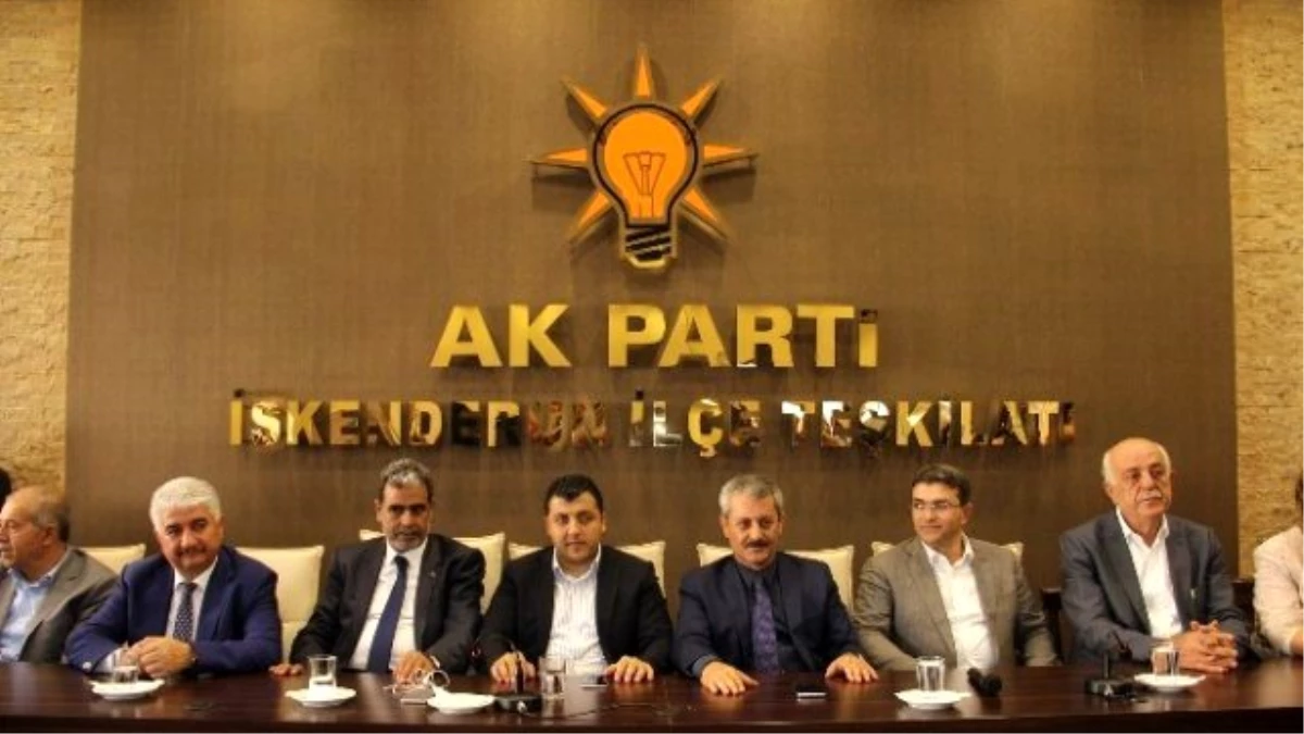 AK Parti Hatay Milletvekilleri İskenderun İlçe Teşkilatını Ziyaret Ettiler