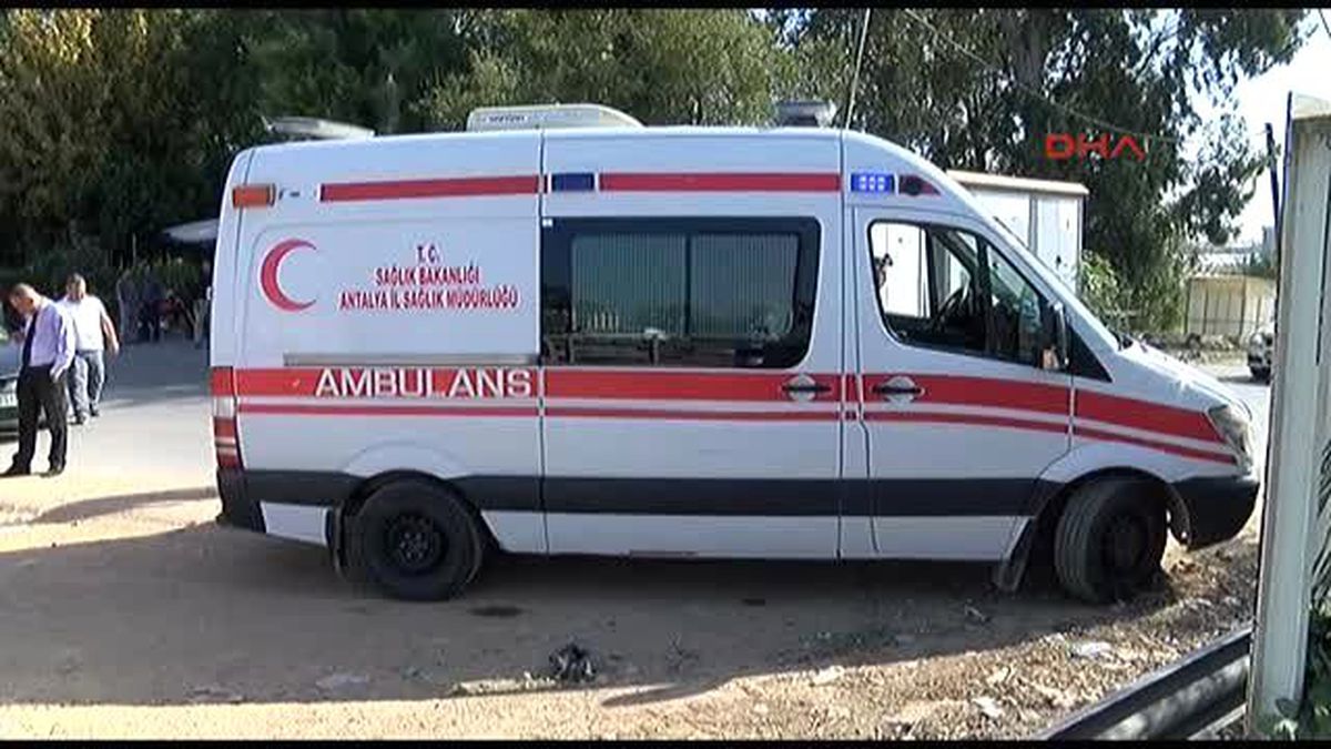 Dere Kenarında Çilingir Sofrası Kuran Alemci Dereye Düştü