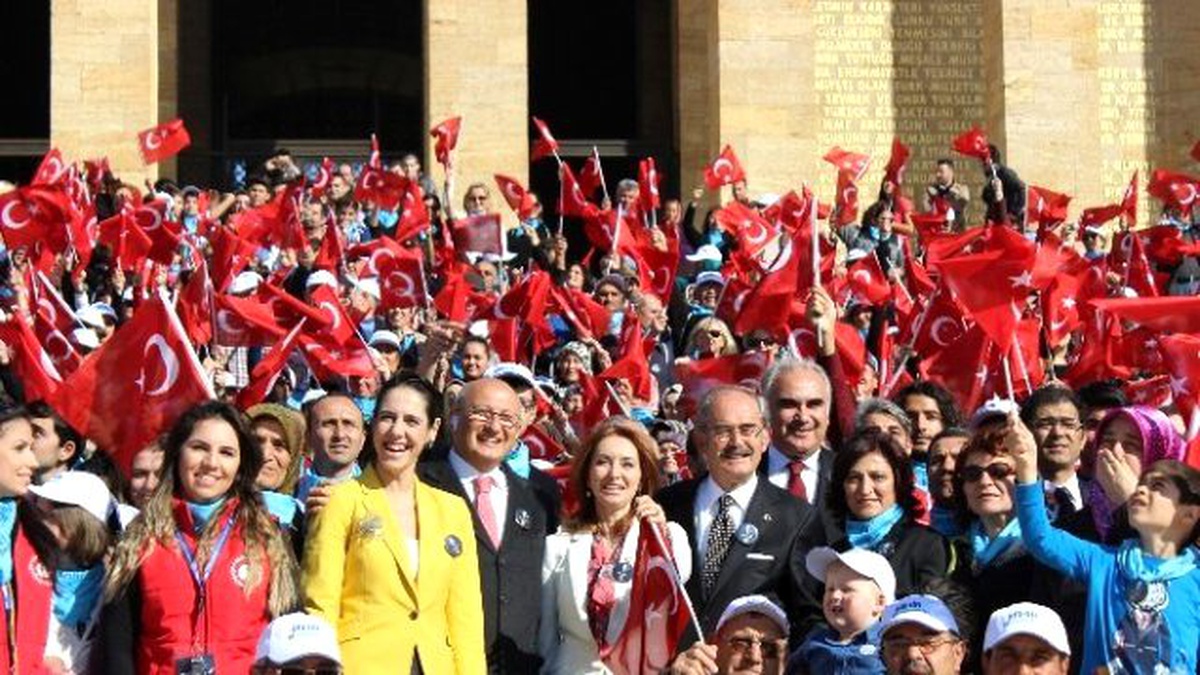 Eskişehir\'den Ata\'ya Anlamlı Ziyaret